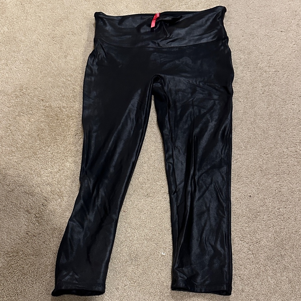 SPANX Black Leggings with Red Tag - Picture 4 of 8
